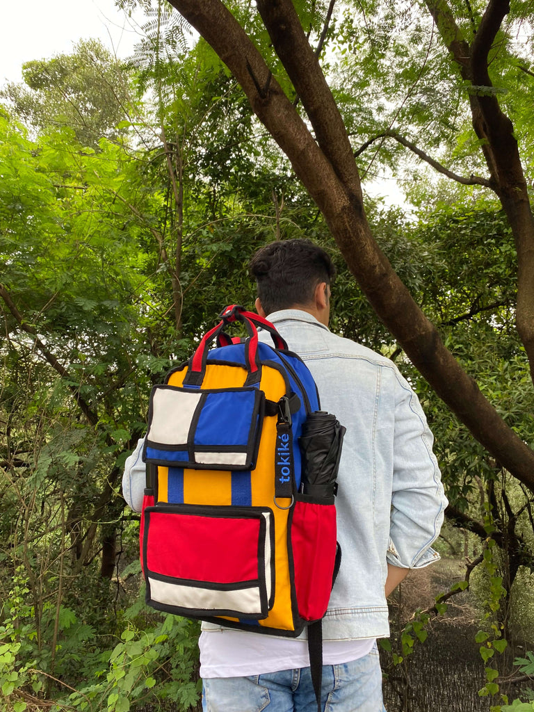 Spacious Pieter Travel Backpack - Perfect for Day Trips"   A top-down view of the Pieter travel backpack showcasing its spacious interior, ideal for packing essentials for day trips. The backpack's canvas material ensures durability and comfort during your adventures.