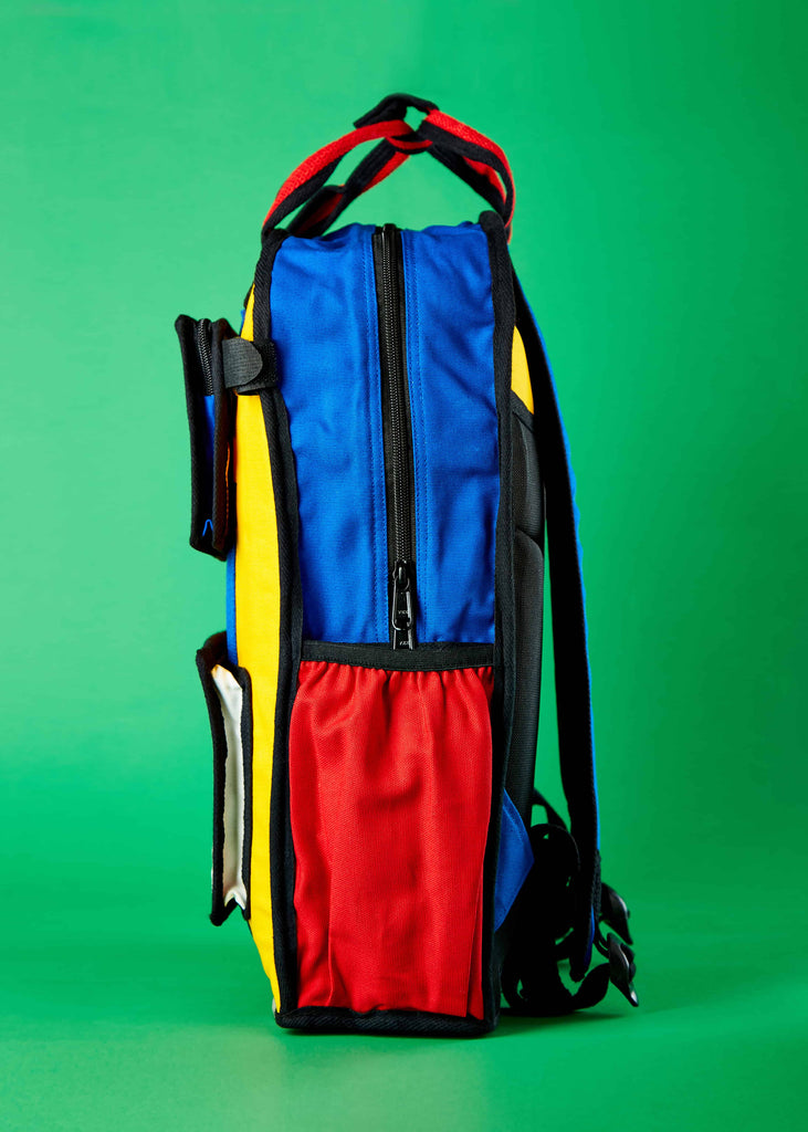 Pieter Travel Backpack - Padded Straps for Comfortable Wear"  A close-up view of the Pieter travel backpack's padded straps, ensuring a comfortable wear experience during your day trips. The backpack's thoughtful design takes both style and ergonomics into consideration.