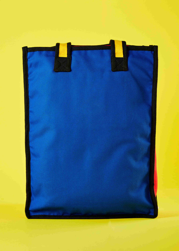 Kilte Tote Bag - Embodying Piet Mondrian's Colorblock Artistry.  Close-up of the Kilte tote bag, showcasing the artistic influence of Piet Mondrian's colorblock design. This fashionable bag combines the essence of modern art with practicality.